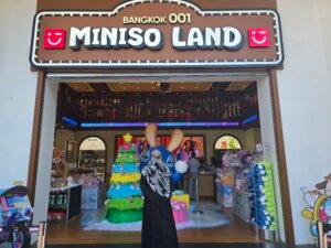 7 Best Shopping Malls in Bangkok for Families: A Halal Food and Souvenir Guide