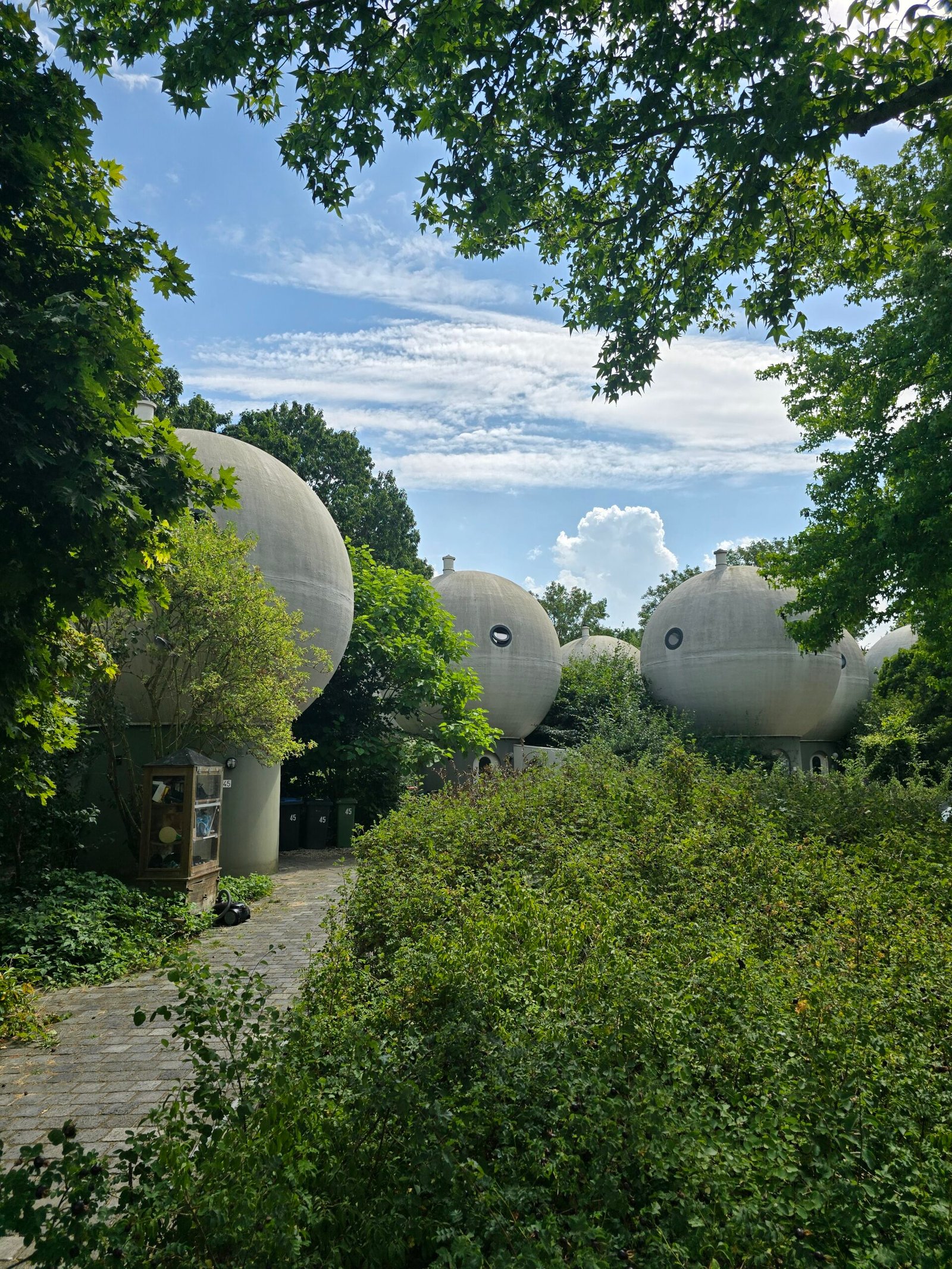 2 Unique Gems in the Netherlands: Unforgettable Bolwoningen and Rotterdam Day Trip
